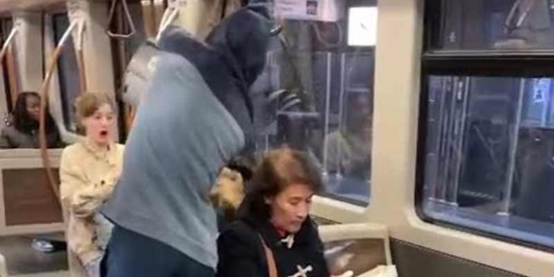 Un Youtuber belga es detenido por tirar excremenos a la gente en el metro