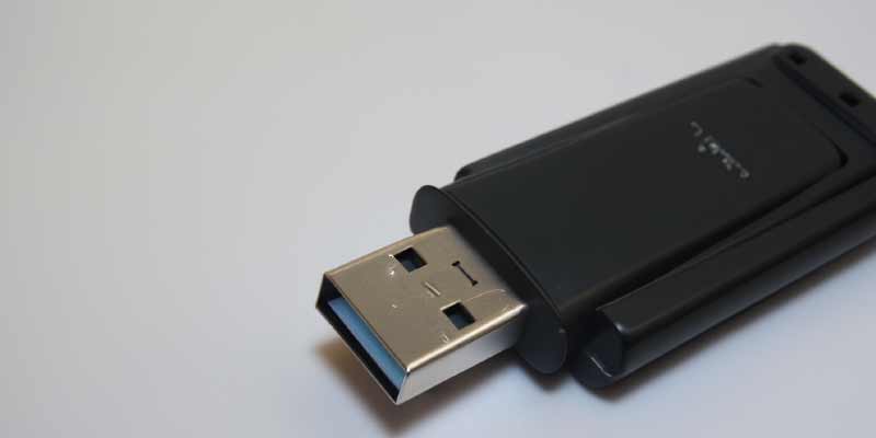 Así recuperan los datos de un pendrive USB roto