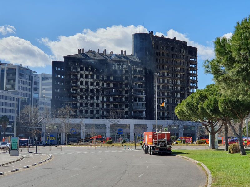 El incendio de Valencia deja, por ahora, 6 muertos y una veintena de desaparecidos