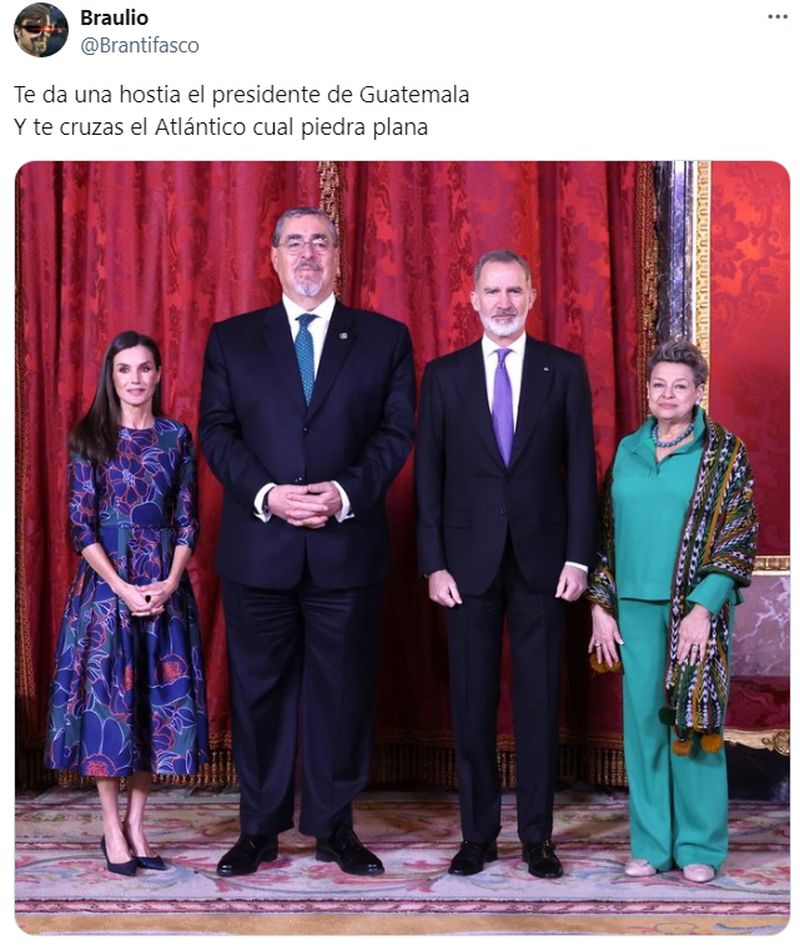 Tened en cuenta que el Rey de España mide 1'97 m