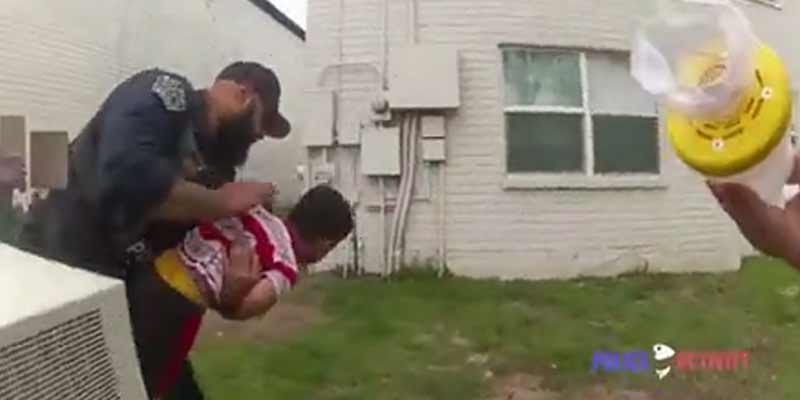 Policías salvan a un niño que se estaba asfixiando con un caramelo